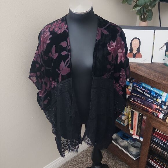 Xhilaration Kimono  - Picture 1 of 8